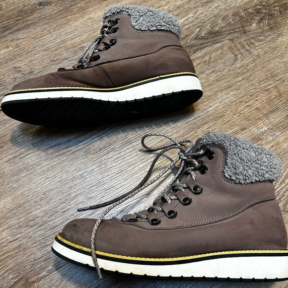 Women’s Cozy Cardigan and Aspen Boots Outfit - Picture 16 of 16